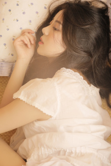 女人把内裤掀开让男人桶